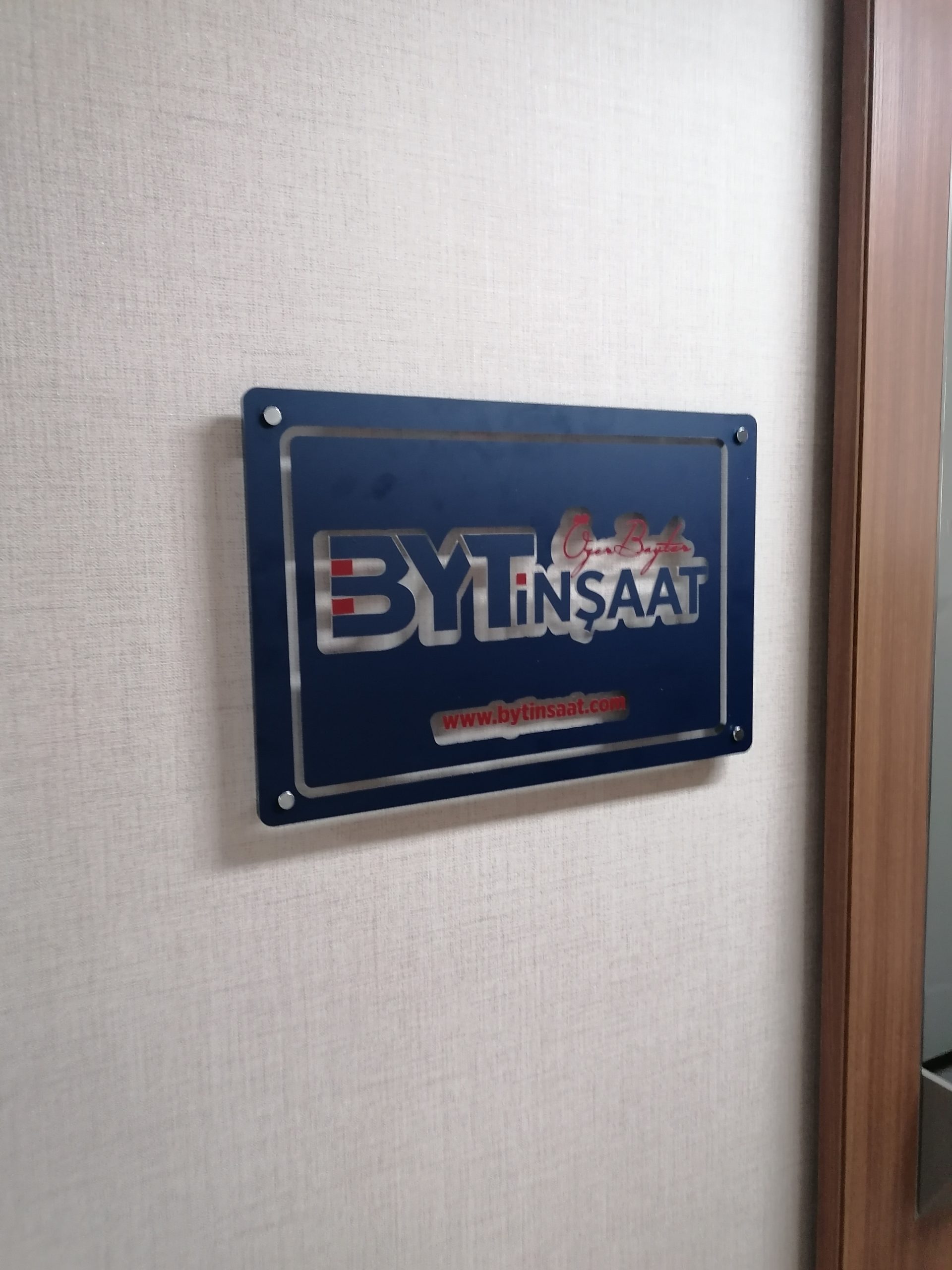 ankara tabela, tabela çankaya, tabela, kapı tabelası, duvar tabelası, ankara tabelacı, dükkan tabelası, ofis tabelası, büro tabelası, pleksi tabela, yönlendirme tabelası, kapı tabelası