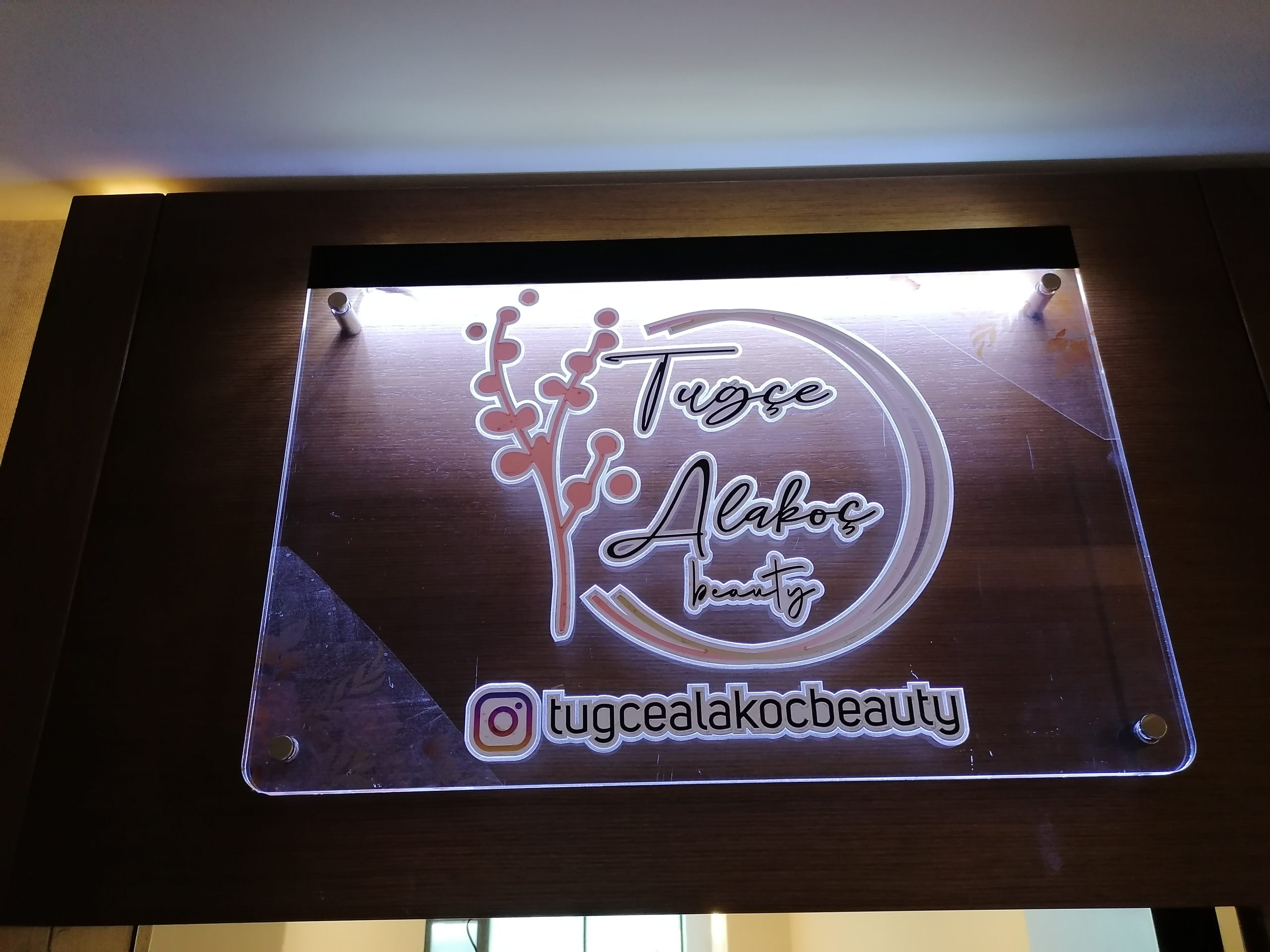 ankara tabela, tabela çankaya, tabela, kapı tabelası, duvar tabelası, ankara tabelacı, dükkan tabelası, ofis tabelası, büro tabelası, pleksi tabela, yönlendirme tabelası, kapı tabelası