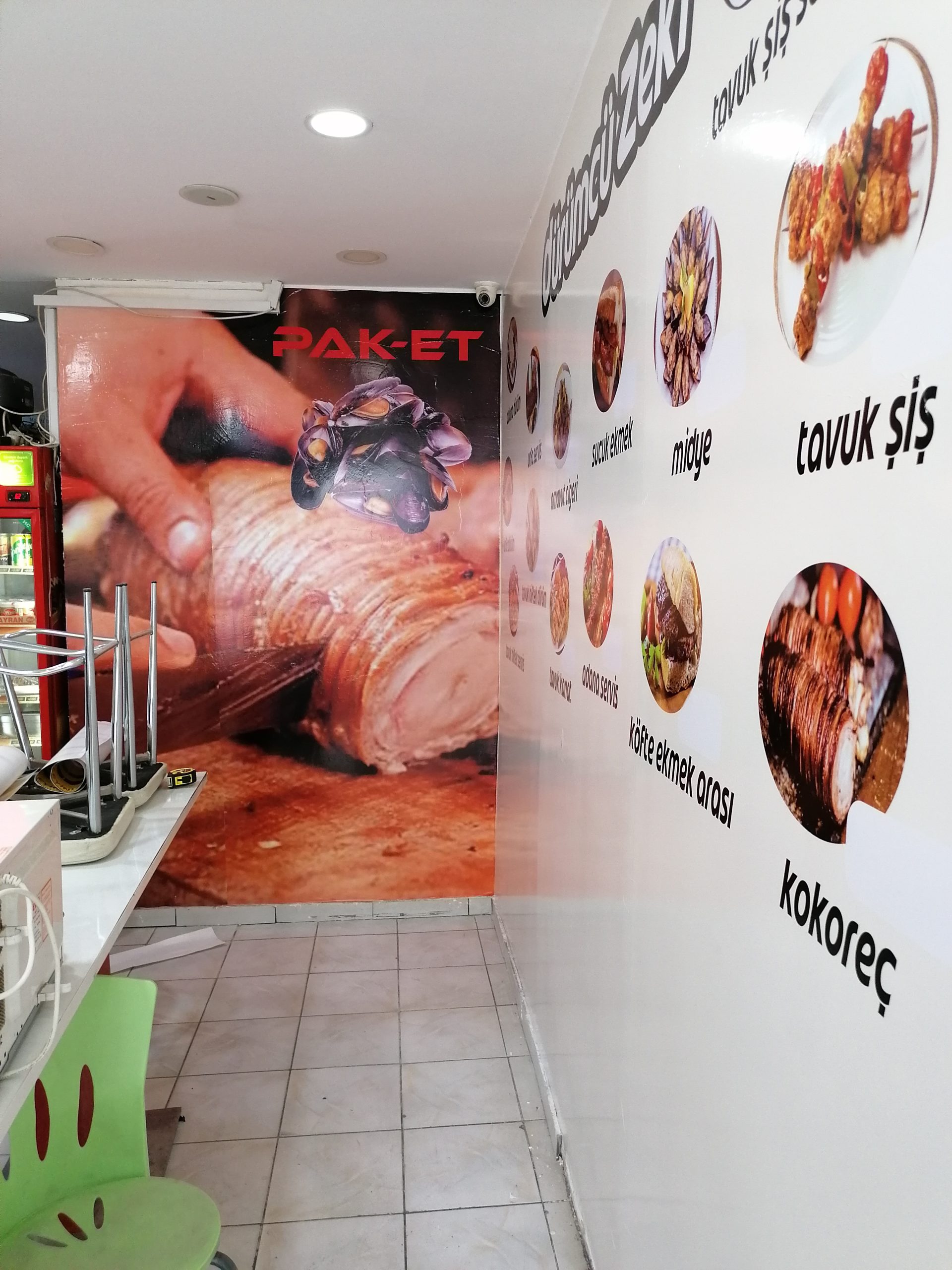 duvar logo uygulama, pleksi logo uygulama, yönlendirme levhası, yönlendirme tabelası, banko arkası logo, duvara logo, ışıklı logo, kat tabelası, pleksi logo, krom logo
